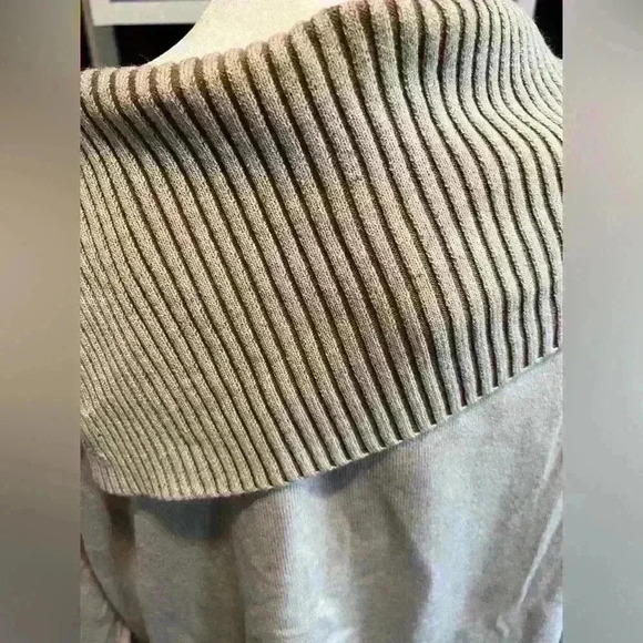 BLOOMCHIC Women’s Size 12 Sweater with Fold Over Ribbed Collar in Tan NWT - Picture 7 of 12